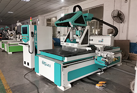 河南趙總訂購(gòu)板式家具生產(chǎn)線一套